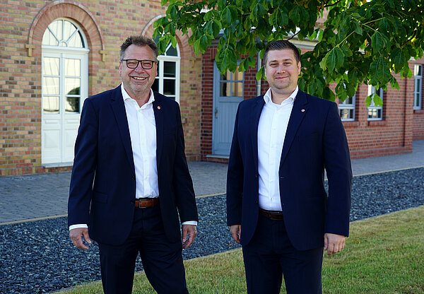 Eckhard Cramme (left) hands over Möhlenhoff’s Global Sales Management to Tobias Marner after 29 successful years.